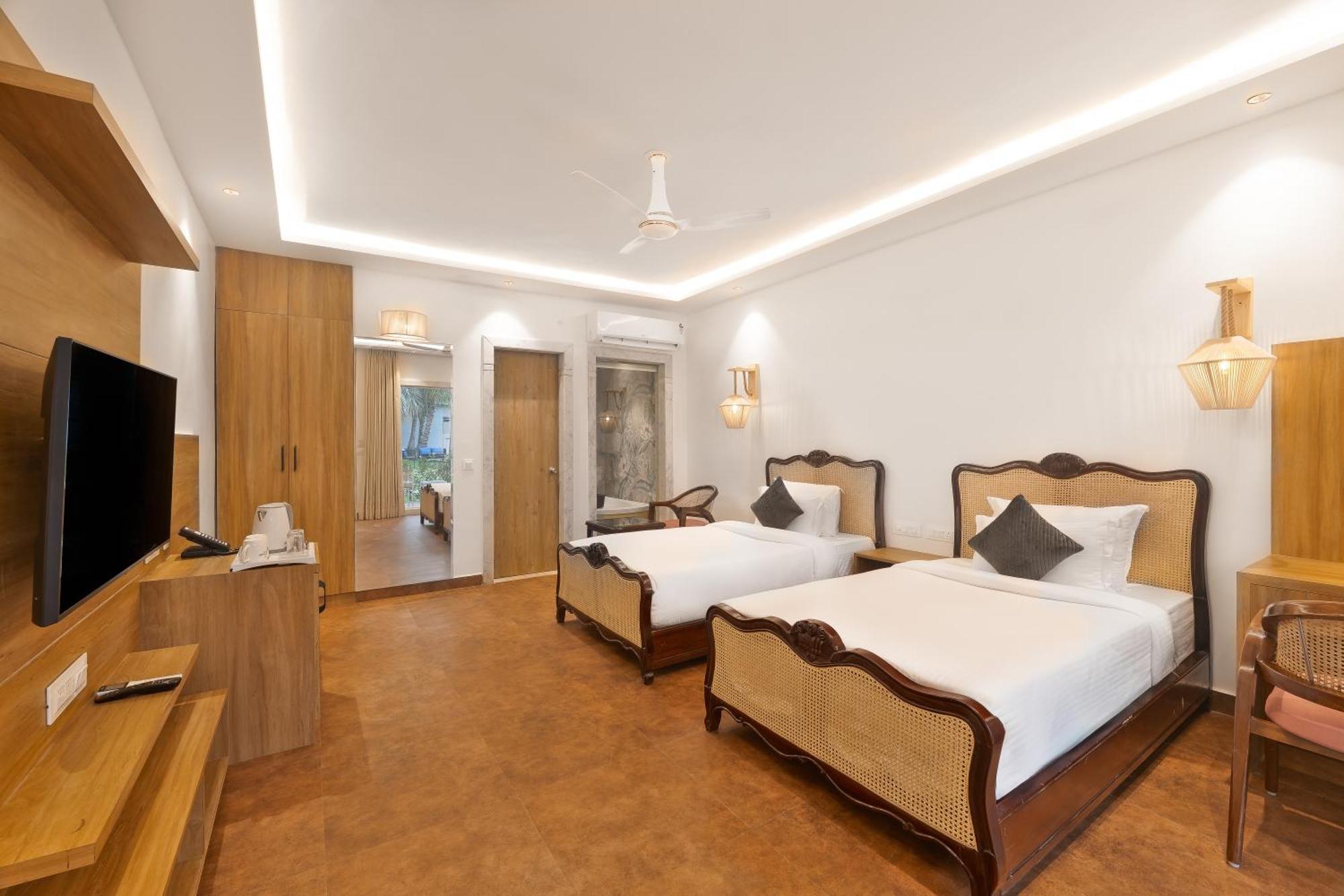 White Wharf Beach Resort Morjim Goa Exterior foto