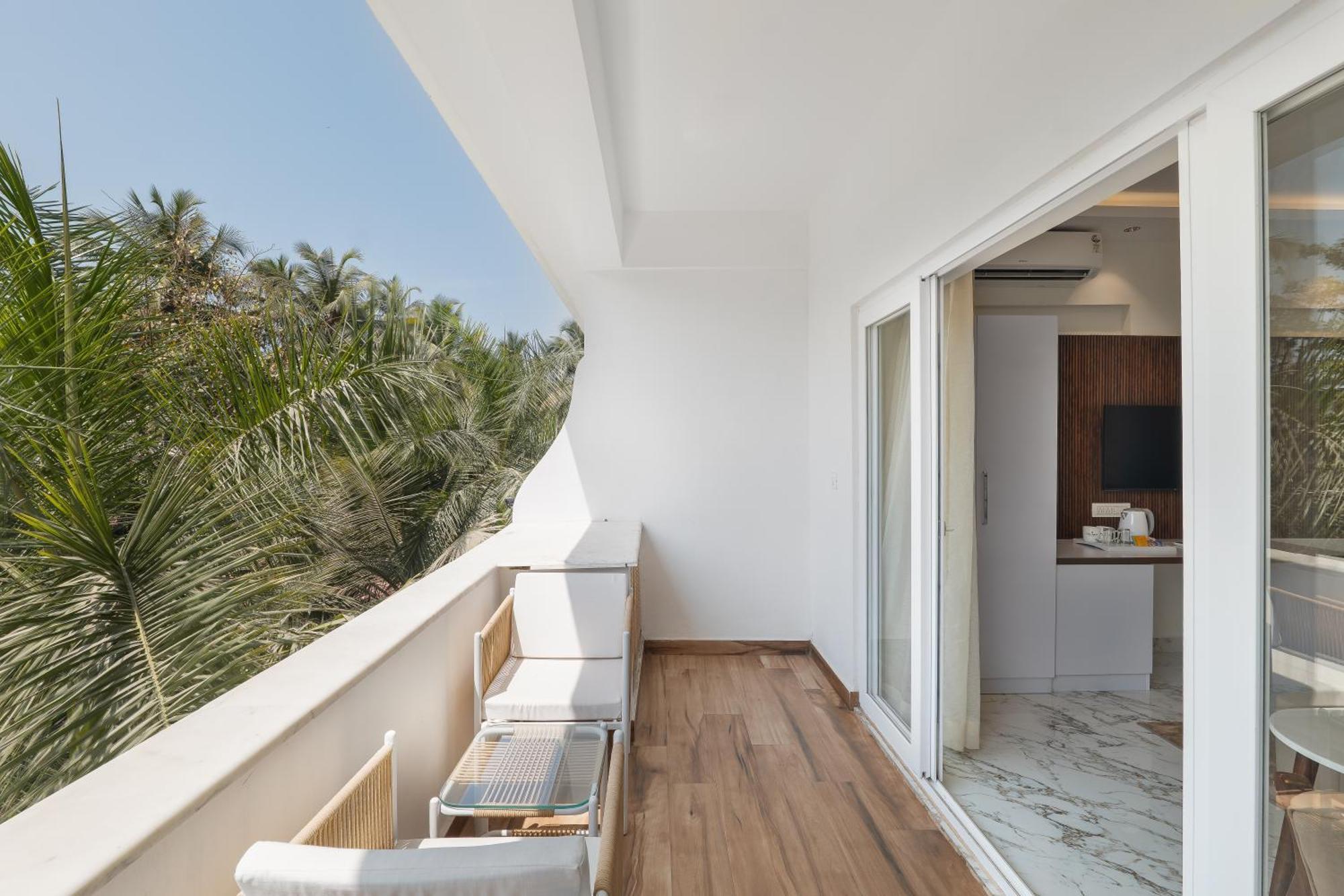 White Wharf Beach Resort Morjim Goa Exterior foto