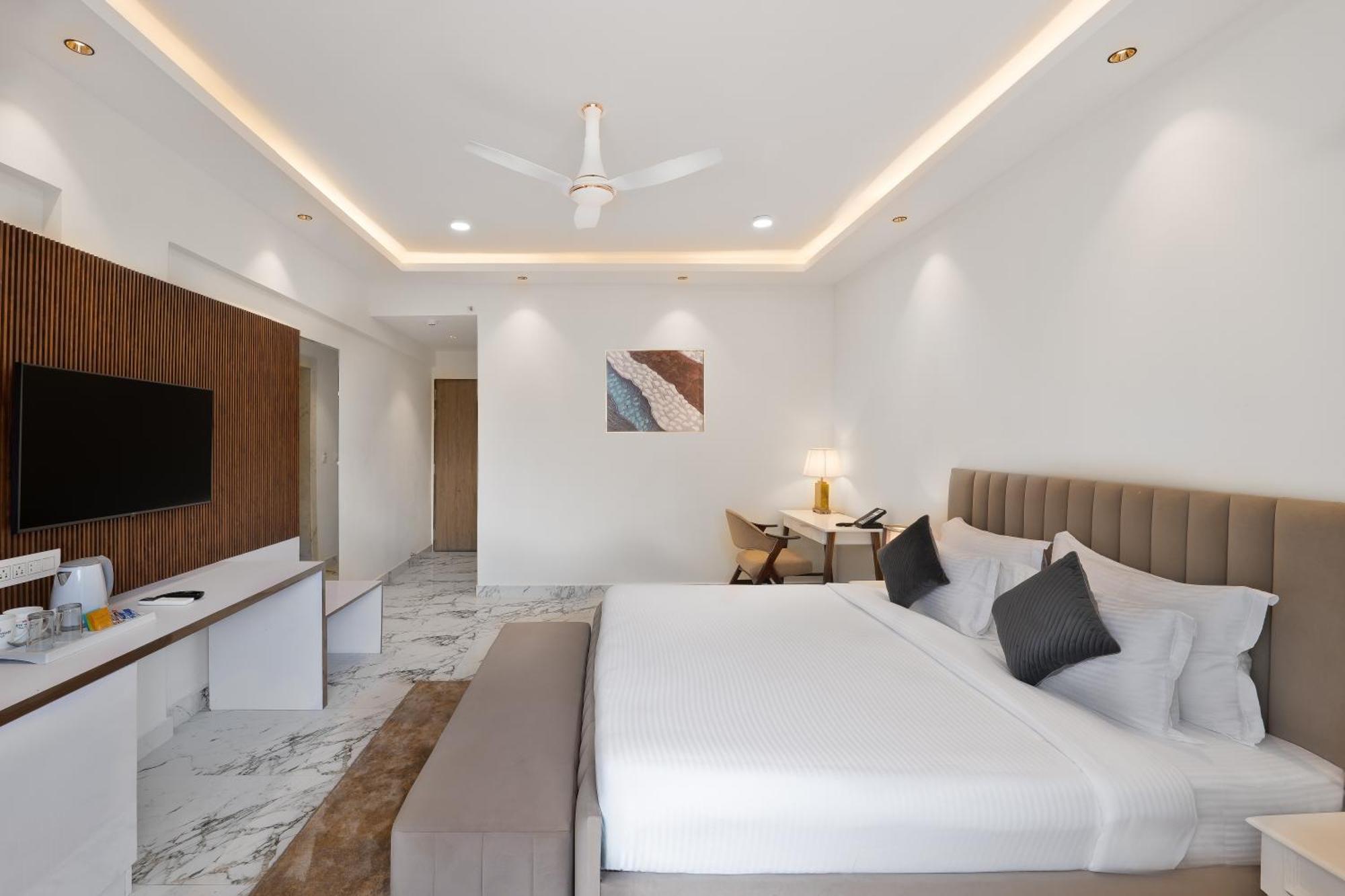 White Wharf Beach Resort Morjim Goa Exterior foto