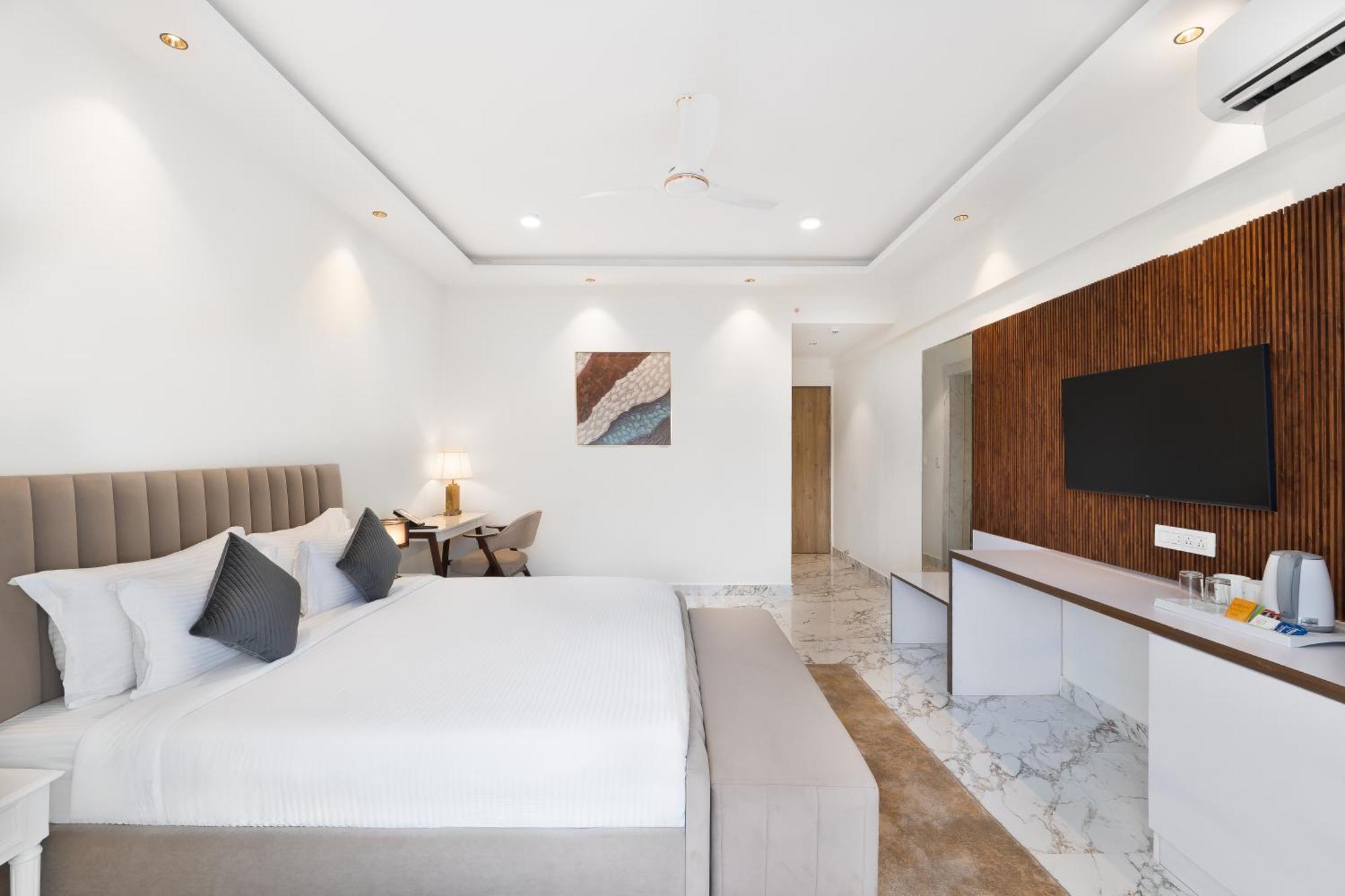 White Wharf Beach Resort Morjim Goa Exterior foto