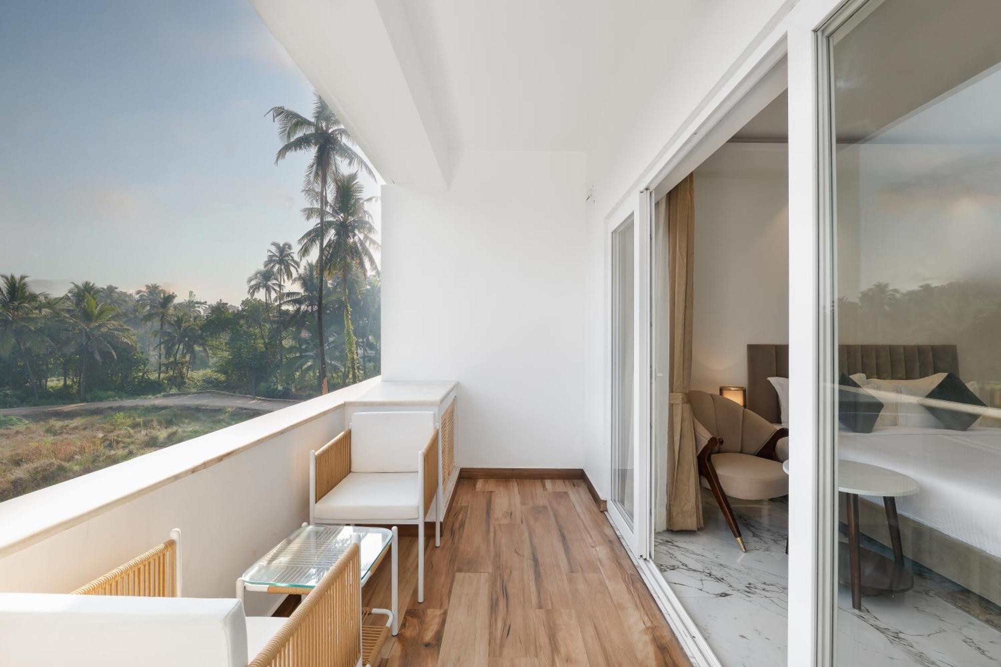 White Wharf Beach Resort Morjim Goa Exterior foto