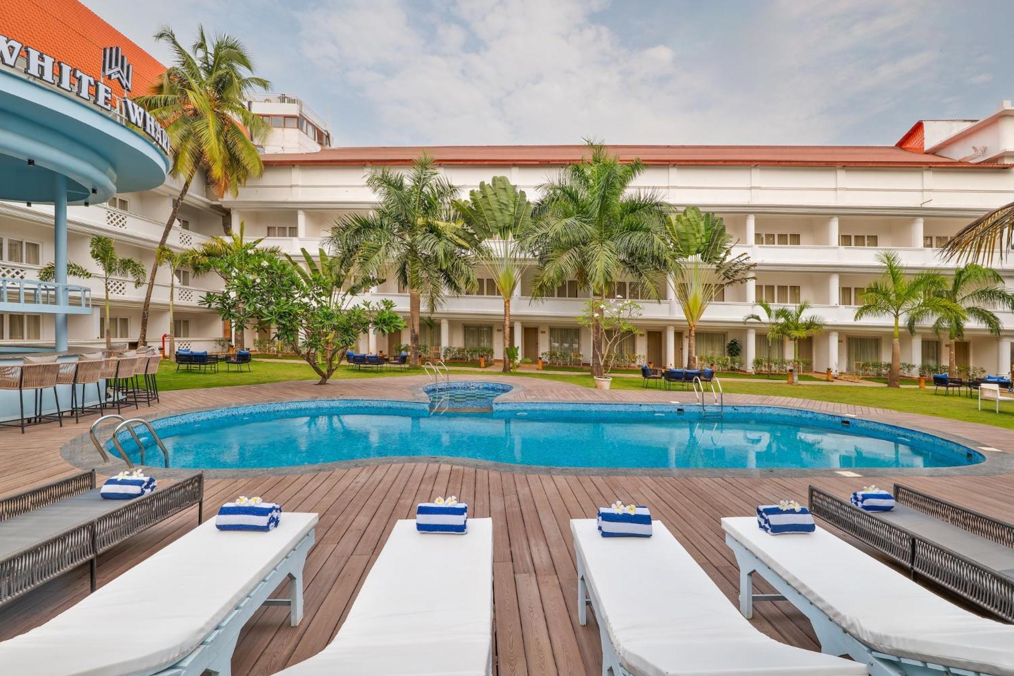 White Wharf Beach Resort Morjim Goa Exterior foto